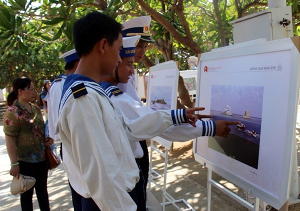 Hoang Sa and Truong Sa archives on display in Khanh Hoa - ảnh 1